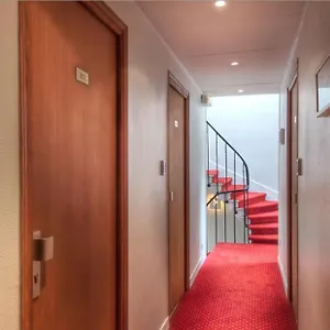 ** Hotel Edgar Quinet Francia
